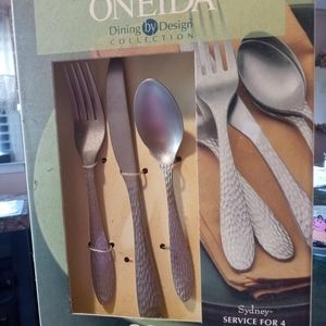 Oneida 20 pieces dining by design collection.